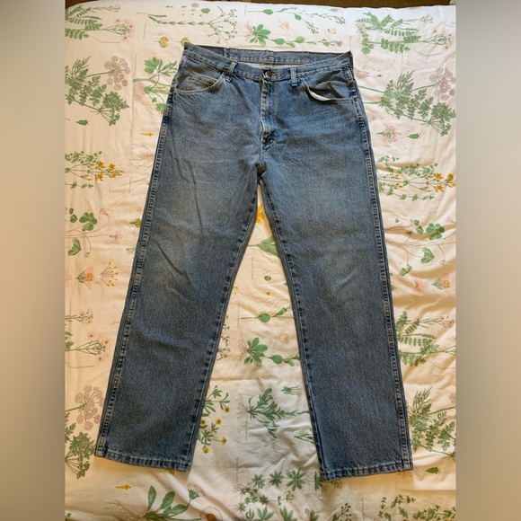 Wrangler Jeans - Picture 2 of 8